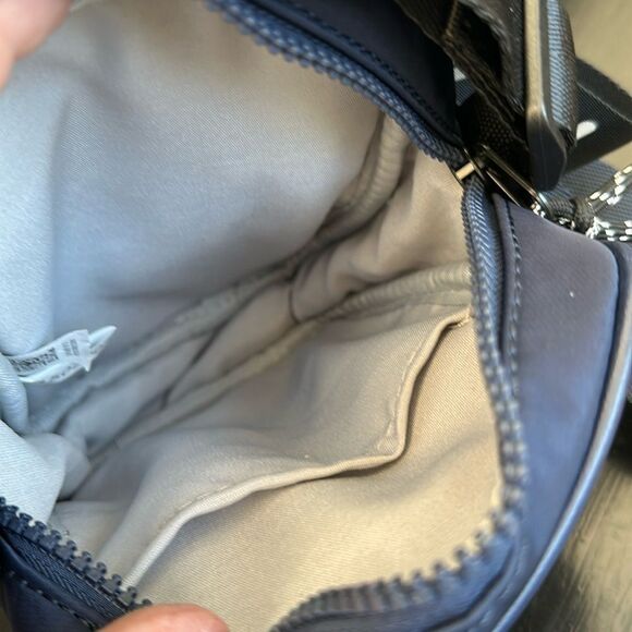 New unisex FILA Crossbody belt bag, chest everywhere shoulder handbag purse - Picture 9 of 9